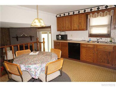 Kitchen Eat In Kitchen over looks the family room