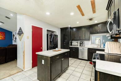 311 Sycamore St, Alvin, TX 77511 - photo 7