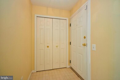 9259 Cardinal Forest Ln unit 301, Lorton, VA 22079 - photo 5