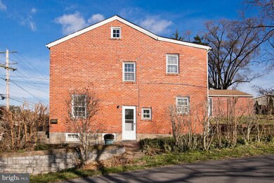 308 N Massanutten St, Strasburg, VA 22657 - photo 3