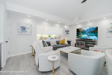 998 Arthur Kill Rd, Staten Island, NY 10312 - photo 5