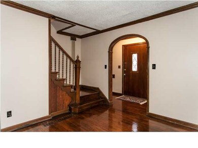 Foyer entry with closet