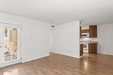 4-web-or-mls-3314-n-68th-st-119
