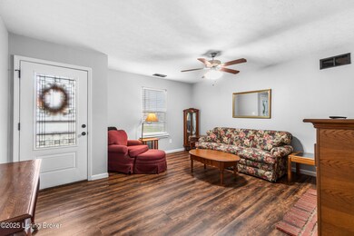 571 Birchwood Cir, Shelbyville, KY 40065 - photo 6