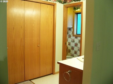 1496 Diamond St, Springfield, OR 97477 - photo 7