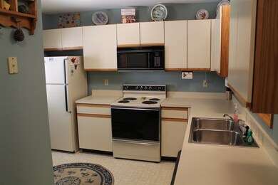 75 Manon unit 6, Lincoln, NH 03251 - photo 3