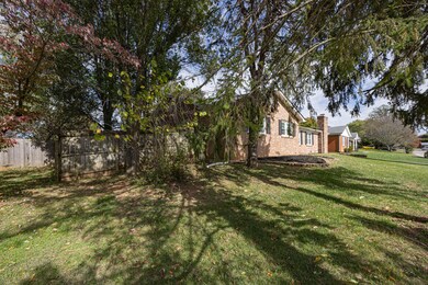 810 Westwood Dr, Paris, KY 40361 - photo 2