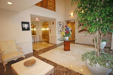 451 Town Place Cir unit 406W, Buffalo Grove, IL 60089 - photo 3