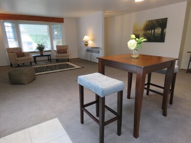 Great room w/ bay window!