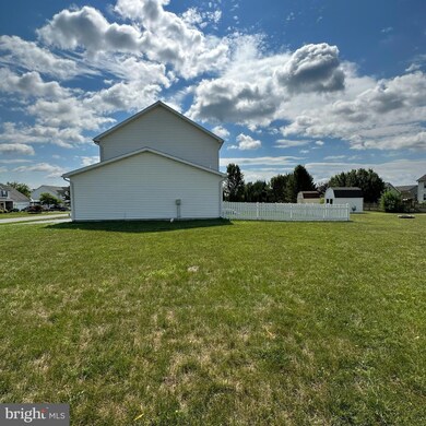 1432 Mallard Dr E, Chambersburg, PA 17202 - photo 5