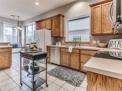 812 Oak Creek Dr, Moore, OK 73160 - photo 5