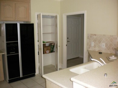 5614 Hollybrook Dr, Tyler, TX 75703 - photo 4