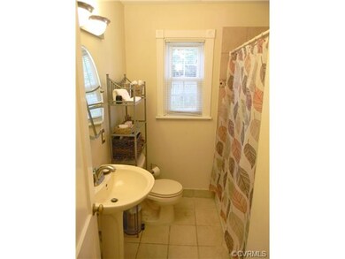 Family Hall Bath - Tub with shower