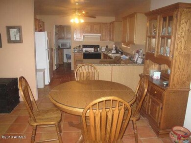 Kitchen & Dining