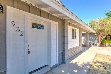 932 E Caldwell St-4
