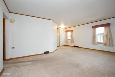 2405 Maple St, Des Moines, IA 50317 - photo 2
