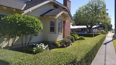 253 SW 8th St, Redmond, OR 97756 - photo 5