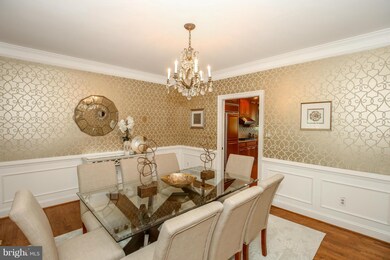 9479 Turnberry Dr, Potomac, MD 20854 - photo 5