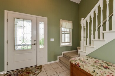 005-Foyer-1677096-small