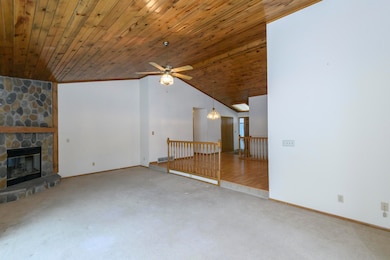 W180N9890 Riversbend Cir W, Germantown, WI 53022 - photo 2