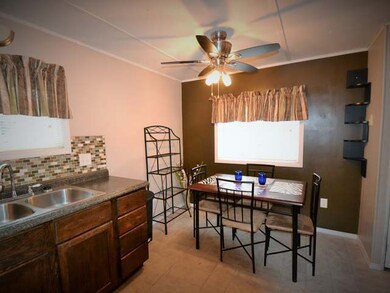 209 E Deer St, Mandan, ND 58554 - photo 4