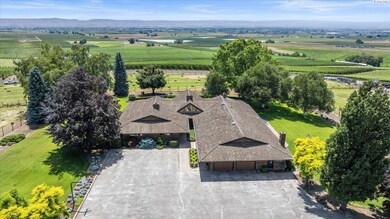 170732 Olsen Rd, Grandview, WA 98930 - photo 2