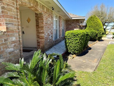 10511 Saber Ct, Houston, TX 77038 - photo 5