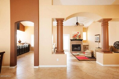 10 Family Room Arch