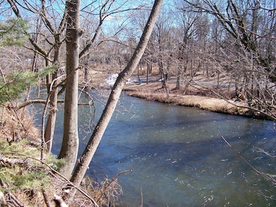 563 Ann St, Stroudsburg, PA 18360 - photo 4