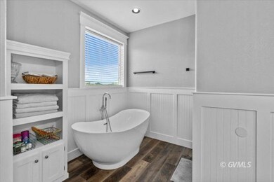 Principal bathroom