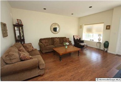 107 Richmond Ct N, Holmdel, NJ 07733 - photo 4