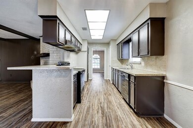 6127 Vinewood Dr, Houston, TX 77088 - photo 6