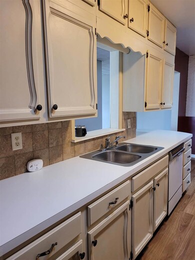 5003 University Ave, Cedar Falls, IA 50613 - photo 7