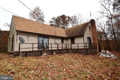 827 Cherry Ln, Berkeley Springs, WV 25411 - photo 5