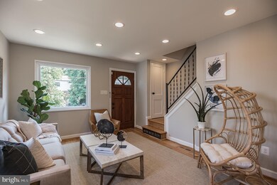 5714 Fenwick Dr, Alexandria, VA 22303 - photo 6