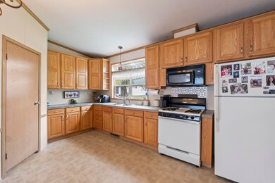 25 Karen Ln_105