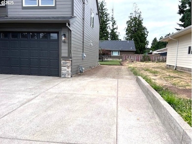 437 NW Freeman Ave, Hillsboro, OR 97124 - photo 2
