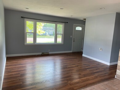 1539 W Illinois Ave, Aurora, IL 60506 - photo 5