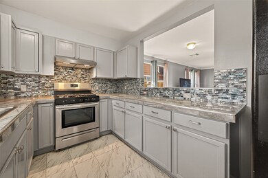 13135 Grassy Briar Ln, Houston, TX 77085 - photo 7