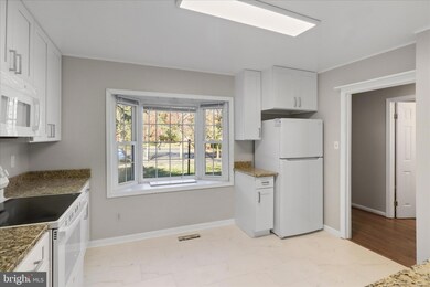 10439 Courthouse Dr, Fairfax, VA 22030 - photo 6