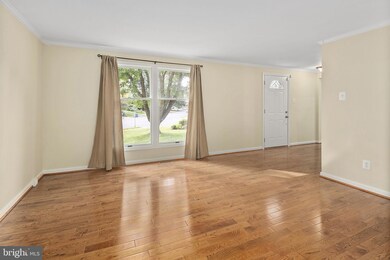 12620 Holkein Dr, Herndon, VA 20171 - photo 4