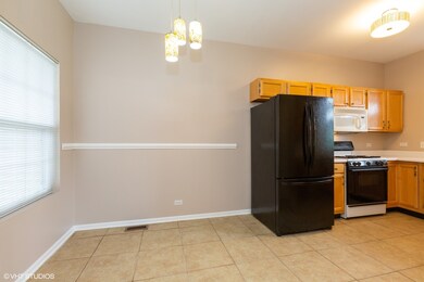 967 Viewpoint Dr, Lake In the Hills, IL 60156 - photo 5