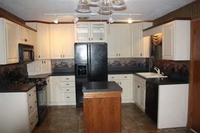 813 S Washington St, Hugoton, KS 67951 - photo 4