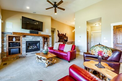 5_Living-Room_high_3757628