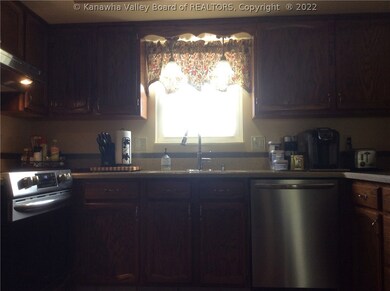 107 Timberlake Cir, Scott Depot, WV 25560 - photo 6