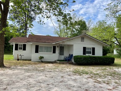 704 Rosedale Ave, Claxton, GA 30417 - photo 2