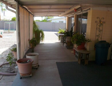 Covered Patio w/Shades