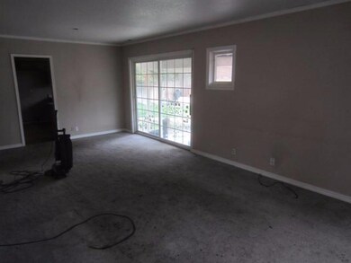 924 SW Rogue River Ave, Grants Pass, OR 97526 - photo 2