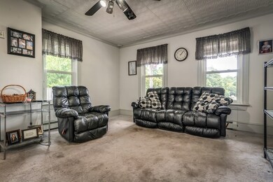 9 Poplar St, Amesbury, MA 01913 - photo 4