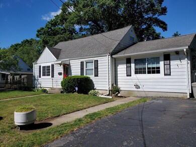 27 Spywood Ave, Warwick, RI 02888 - photo 2